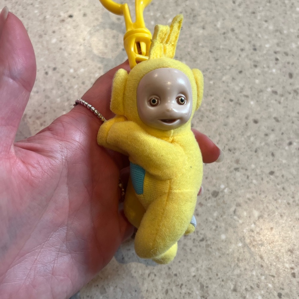 VINTAGE 2000 YELLOW TELETUBBIES RAGDOLL PRODUCTIONS KEYCHAIN CLIP ON
